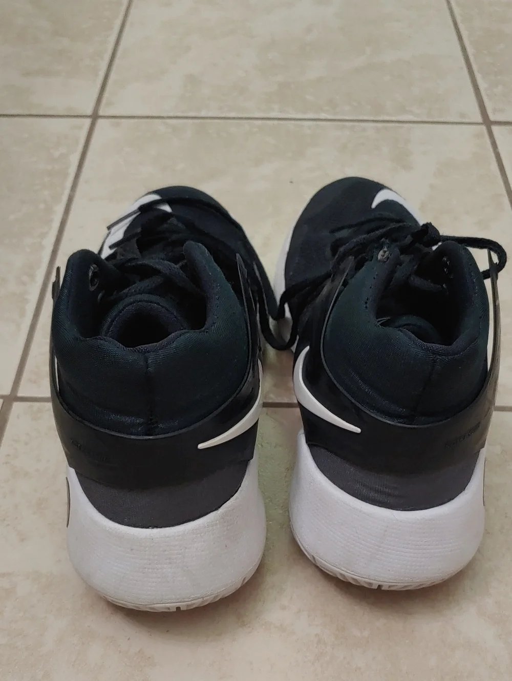 Nike KD Trey 5 Basketball Shoes Black And White Hi Top Sneakers Youth Size 6